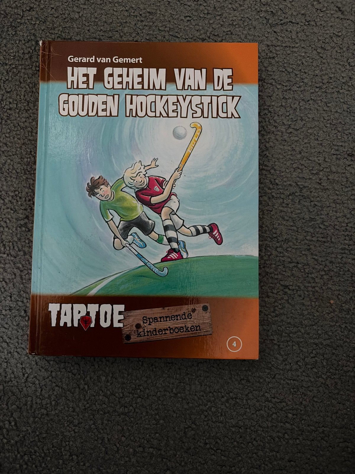 Het Geheim van de Gouden Hockeystick - Gerard van Gemert, Ophalen, Zo goed als nieuw, Fictie algemeen