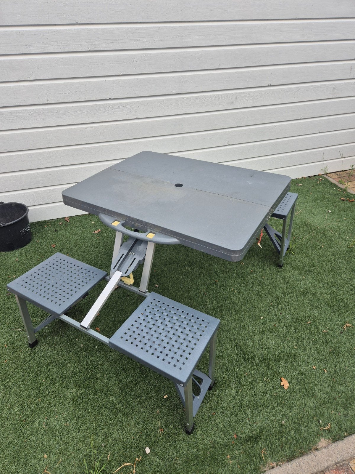 Opvouwbare campingtafel met bankjes - Grijs, Ophalen, Gebruikt, Campingtafel