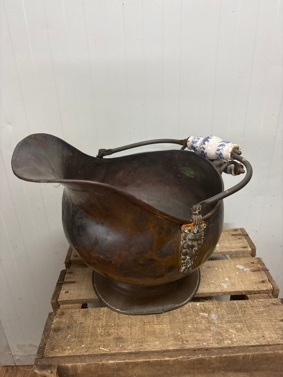 Antieke Koperen Kolenemmer met Porseleinen Handvat, Ophalen of Verzenden, Koper