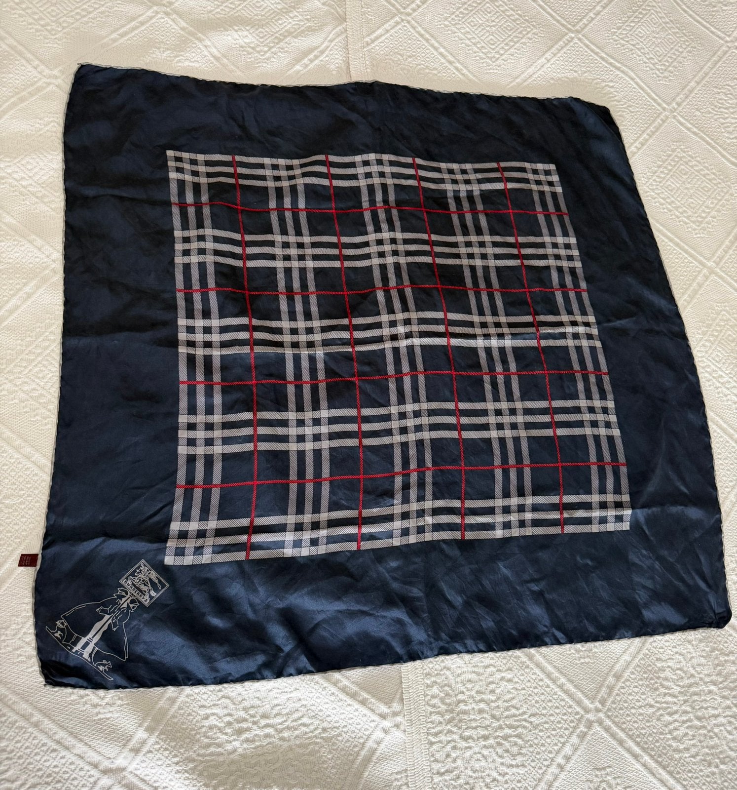 Burberry’s zijden sjaal 73x73, Ophalen of Verzenden, Zo goed als nieuw, Maat 38/40 (M), Sjaal