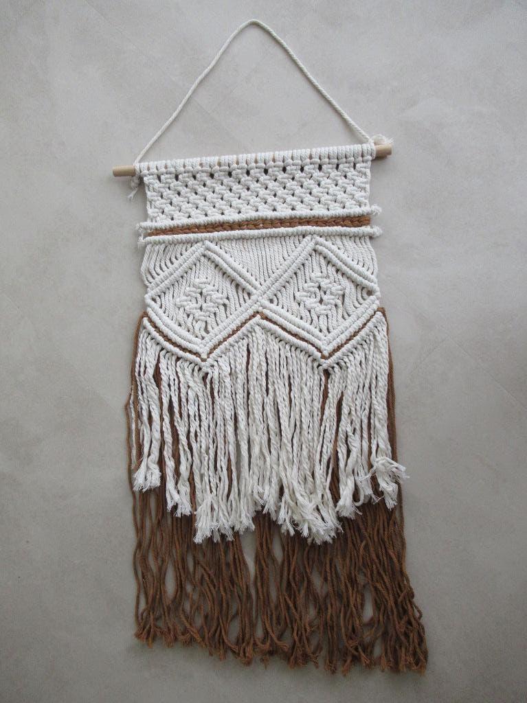 Handgeknoopt macramé wandkleed terra/bruin-creme, Huis en Inrichting, Beige, Verzenden, Zo goed als nieuw, Natuurlijk materiaal