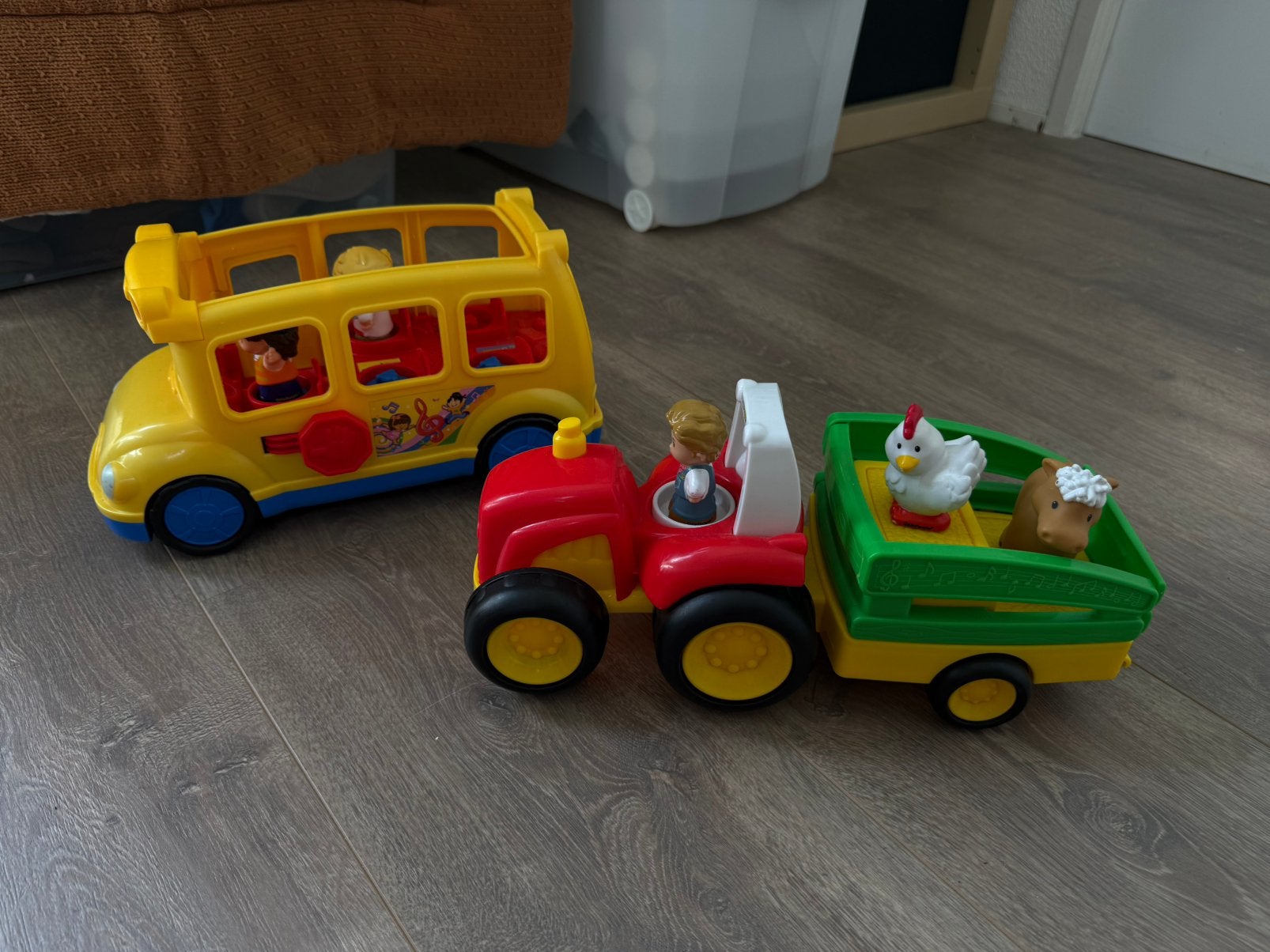 Little people tractor en schoolbus, Ophalen, Zo goed als nieuw