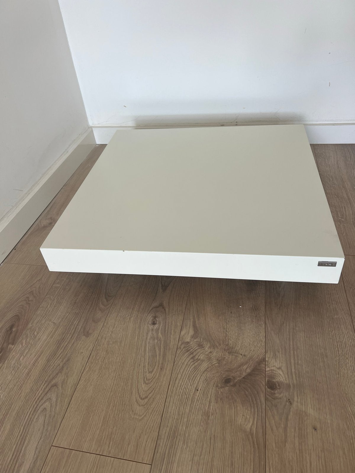 Hülsta Salontafel/Bijzettafel - Wit, Vierkant, Ophalen, Minder dan 45 cm, Gebruikt, Vierkant