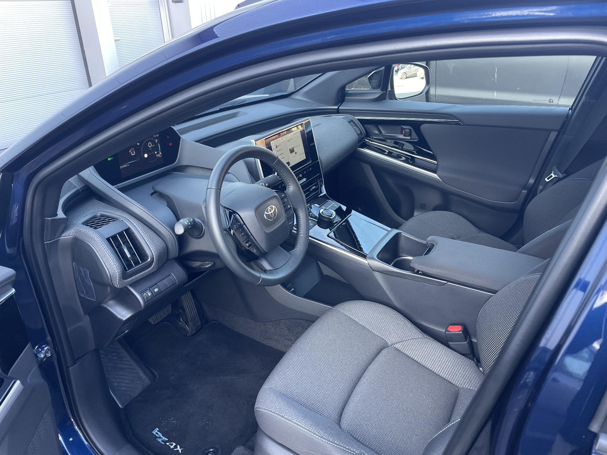 Toyota bZ4X Active 71 kWh | 3-fase | Origineel NL en 1e eige, Auto's, Dealer onderhouden, Stof, Gebruikt, 71 kWh