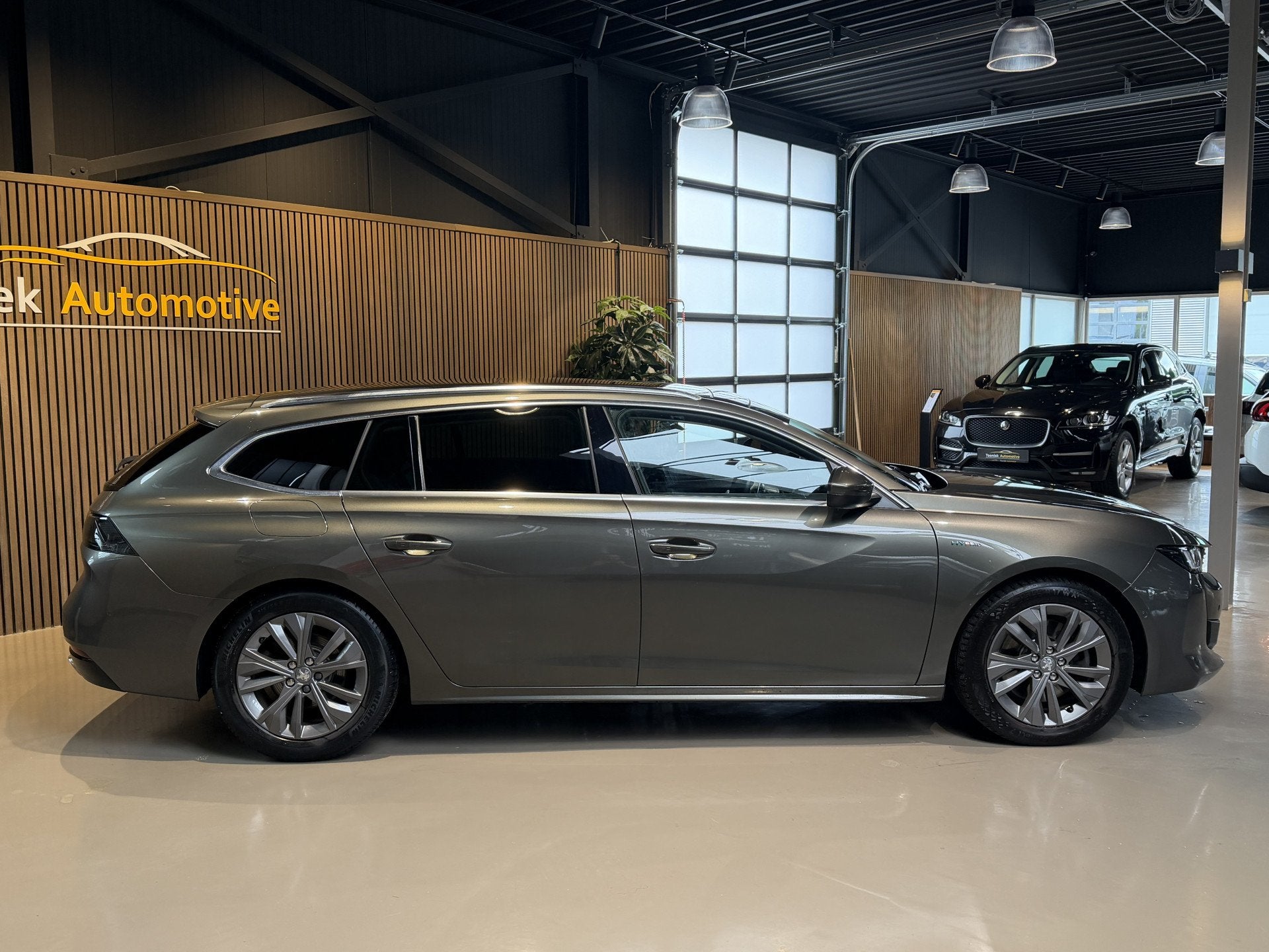 Peugeot 508 SW 1.6 PureTech PANORAMADAK | STOELVERWARMING |, Auto's, Gebruikt, 4 cilinders, 19 km/l, Hybride Elektrisch/Benzine