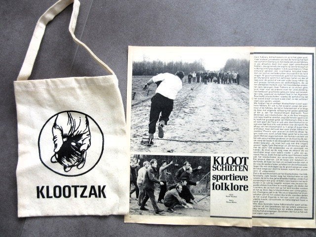 Artikel Kloot schieten sportieve folklore 1970 met klootzak, Verzamelen, Ophalen of Verzenden, Huis en Inrichting