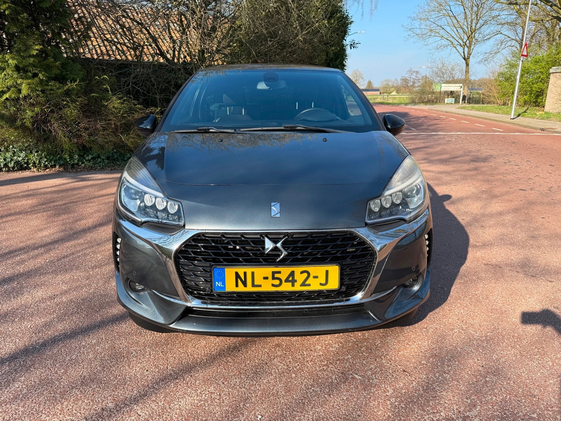 DS 3 1.2 PureTech So Chic / Navi / Airco / xenon / NAP / PDC, Auto's, Voorwielaandrijving, 23 km/l, Origineel Nederlands, Bedrijf