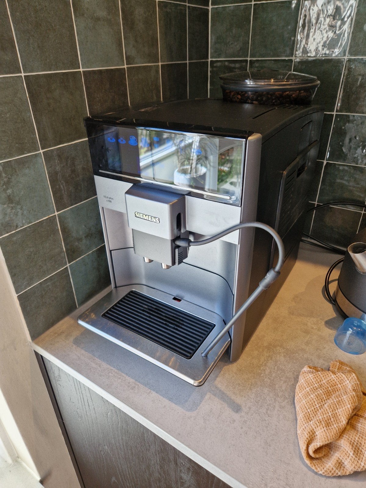 Siemens EQ.6 plus S100 koffieautomaat - Goed onderhouden, Witgoed en Apparatuur, Koffiezetapparaten, Gebruikt, Koffiemachine, Afneembaar waterreservoir