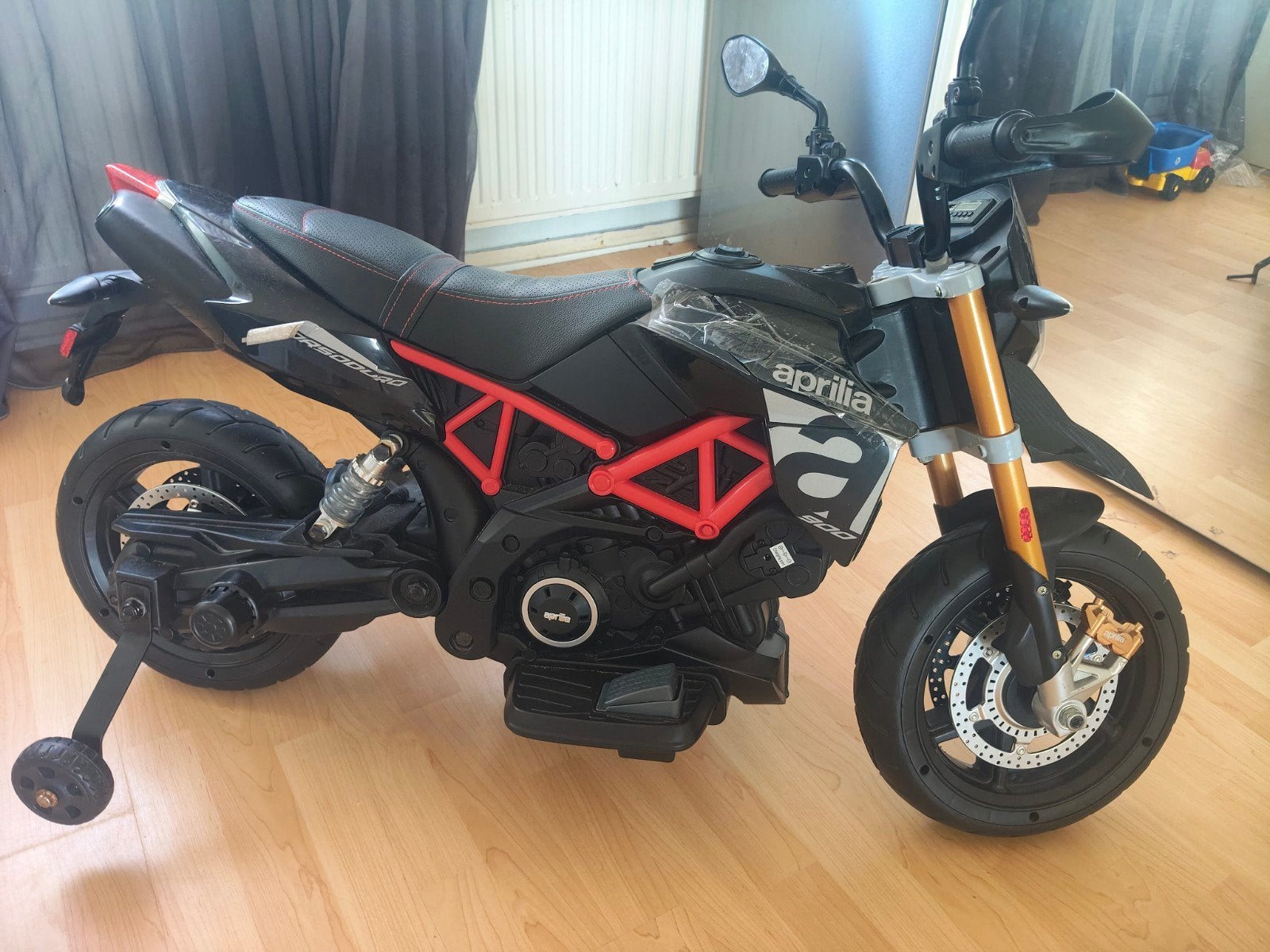 Accu motor voor kinderen - Aprilia - max 5km/u, Ophalen of Verzenden