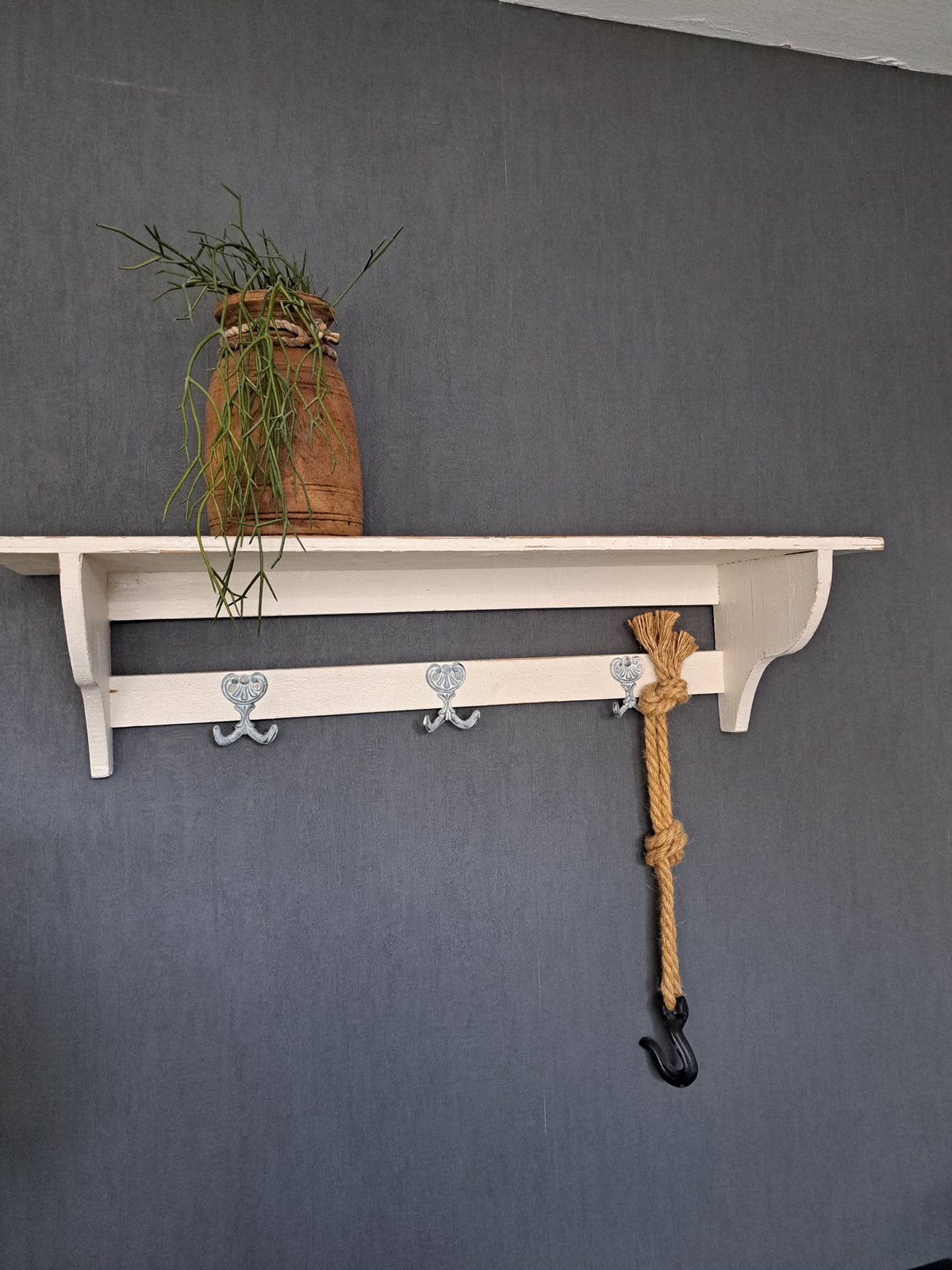 Leuke, witte brocante wandplank/ kapstok, Gebruikt, Minder dan 100 cm, Hout, Ophalen