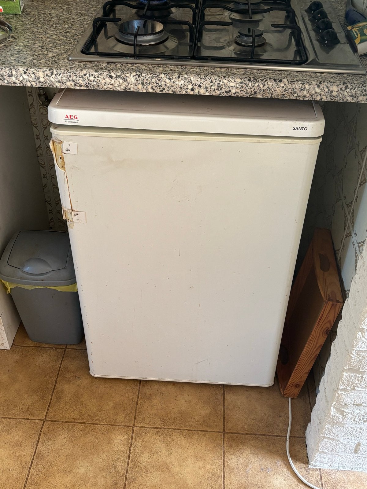 Compacte AEG Santo koelkast - Ideaal voor kleine ruimtes, 75 tot 100 liter, 45 tot 60 cm, Ophalen, 85 tot 120 cm