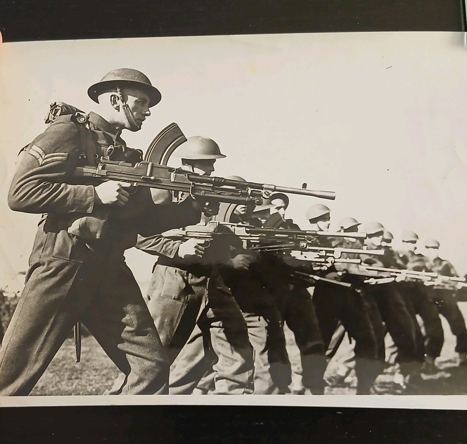 Britse Persfoto Bren Gun Wo2, Ophalen of Verzenden, Engeland, Embleem of Badge