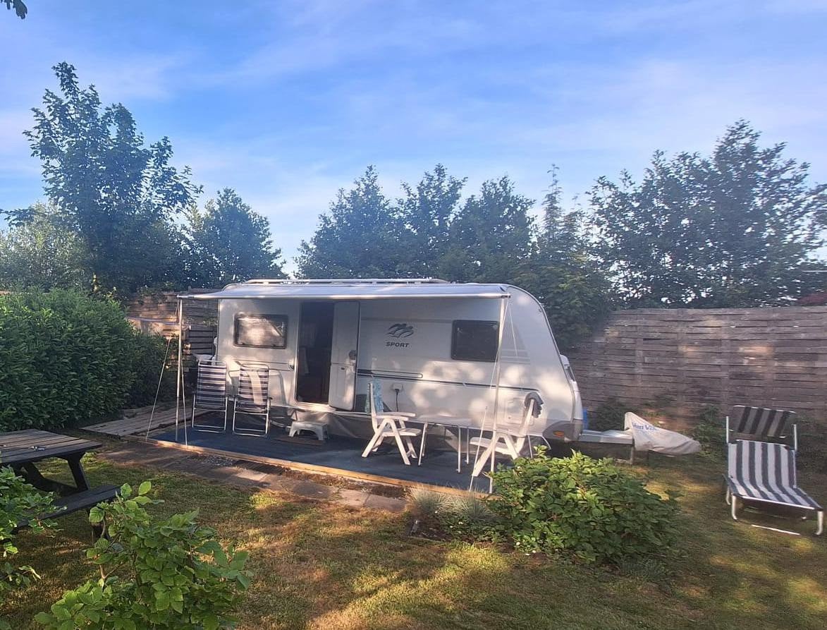 Knaus Sport 450 FU  - Complete en zeer nette carava, Ringverwarming, Rondzit, Frans bed, Particulier