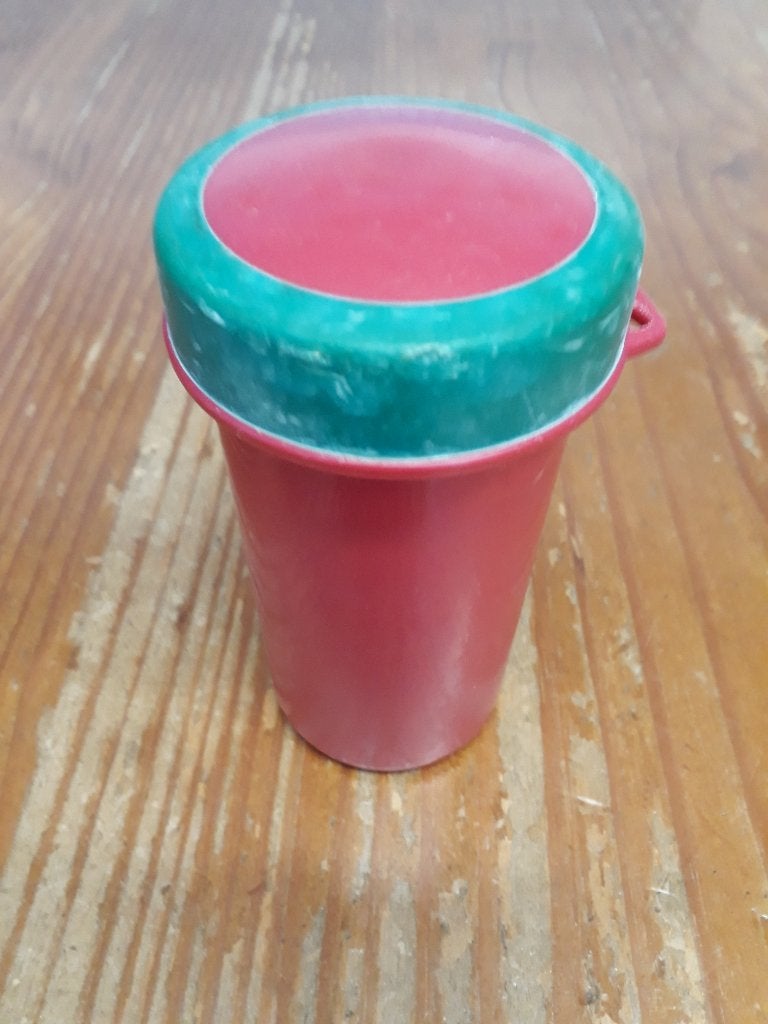 Tupperware schoolbeker, drinkbeker met dop roze met groen, Gebruikt, Overige kleuren, Lekvrij, Beker of Kan