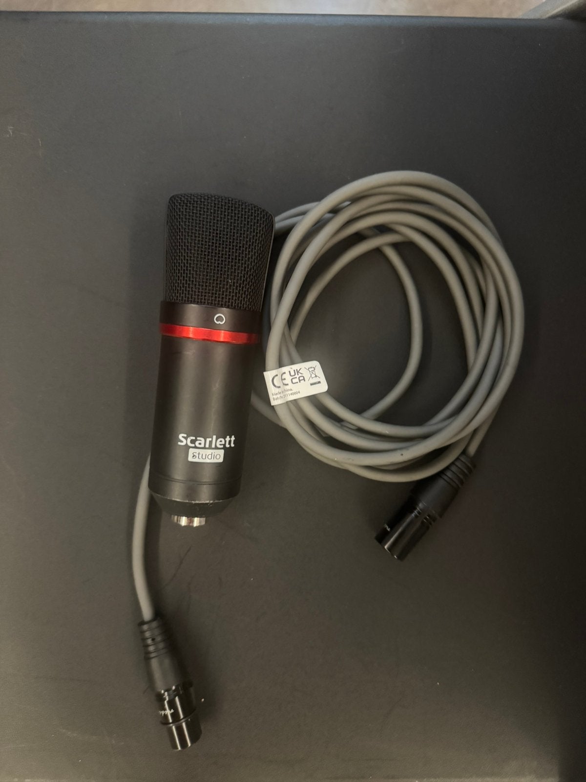 Focuserite scarlett solo Gen2 + microfoon Moet Vandaag Weg!!, Ophalen, Nieuw