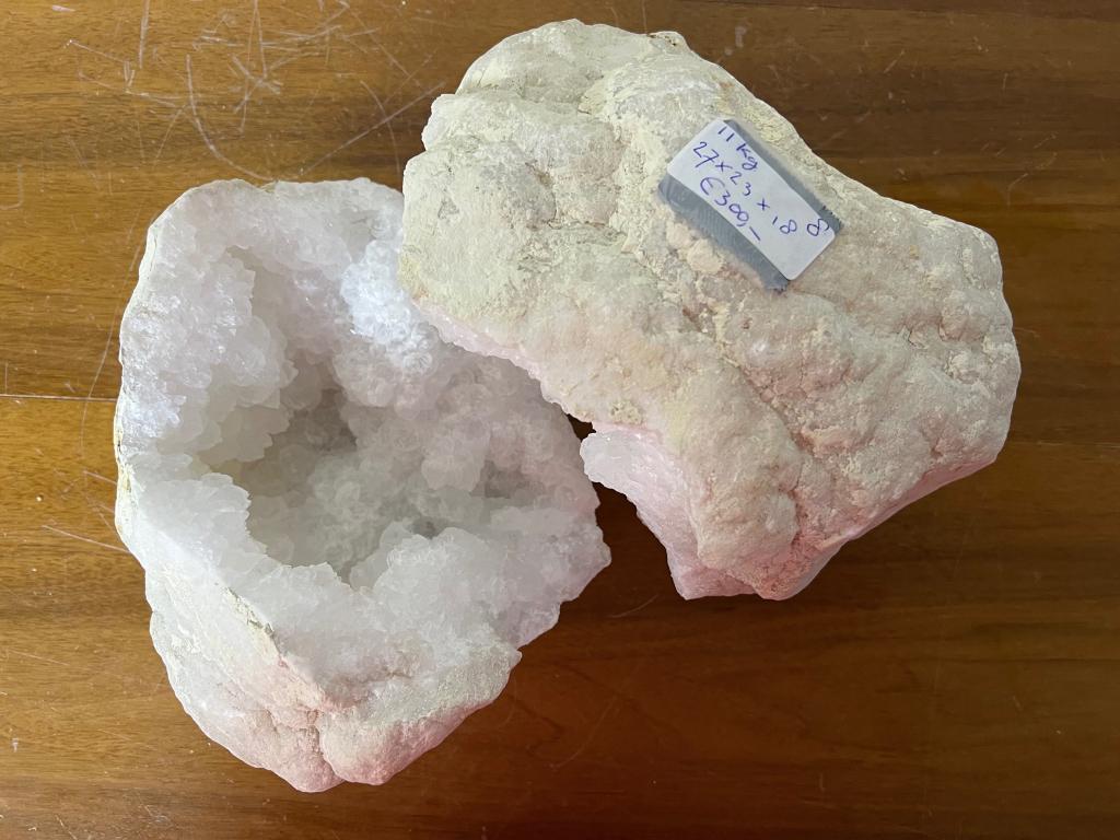Bergkristal geode (8) 11 kg kg, 27x23x18 prachtstuk., Ophalen of Verzenden, Mineraal