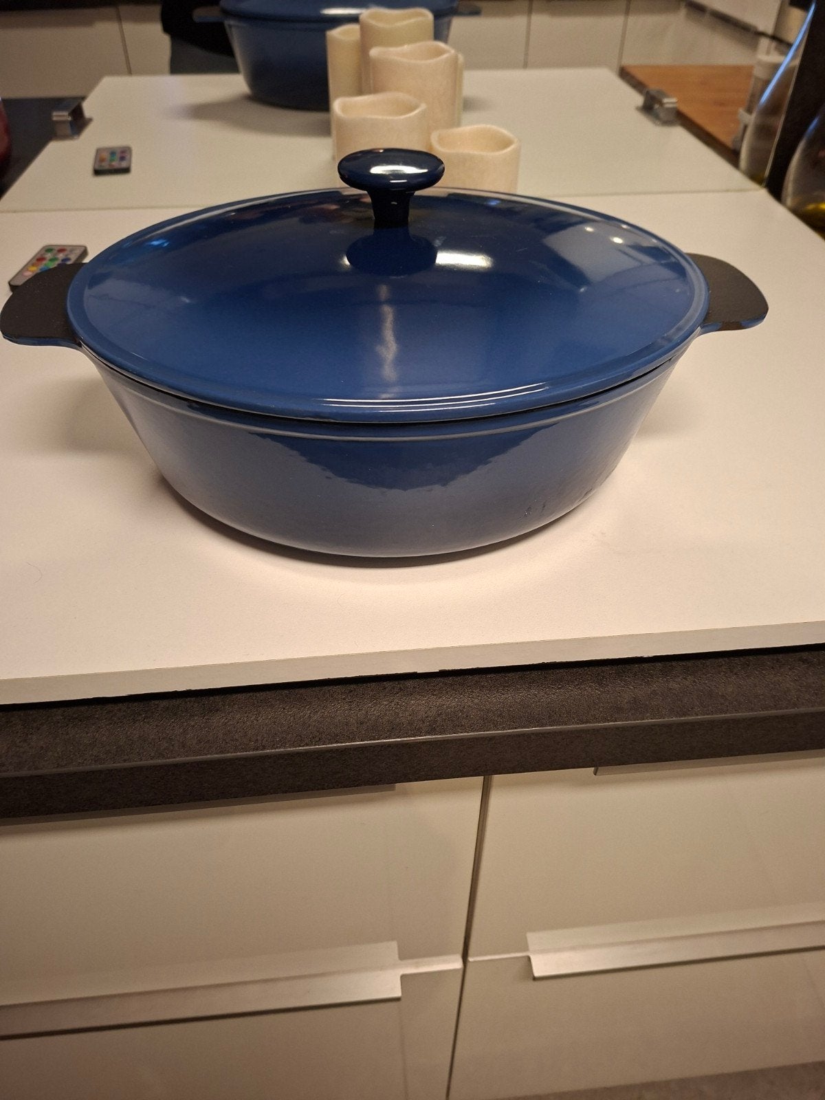 donker blauwe ovalen geëmailleerde gietijzeren braadpan, Met handvatten, Ophalen of Verzenden, Zo goed als nieuw, Braadpan