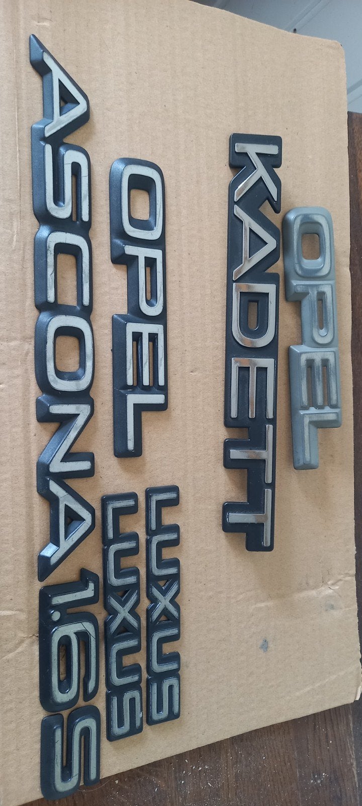 opel ascona en kadett emblemen, Ophalen