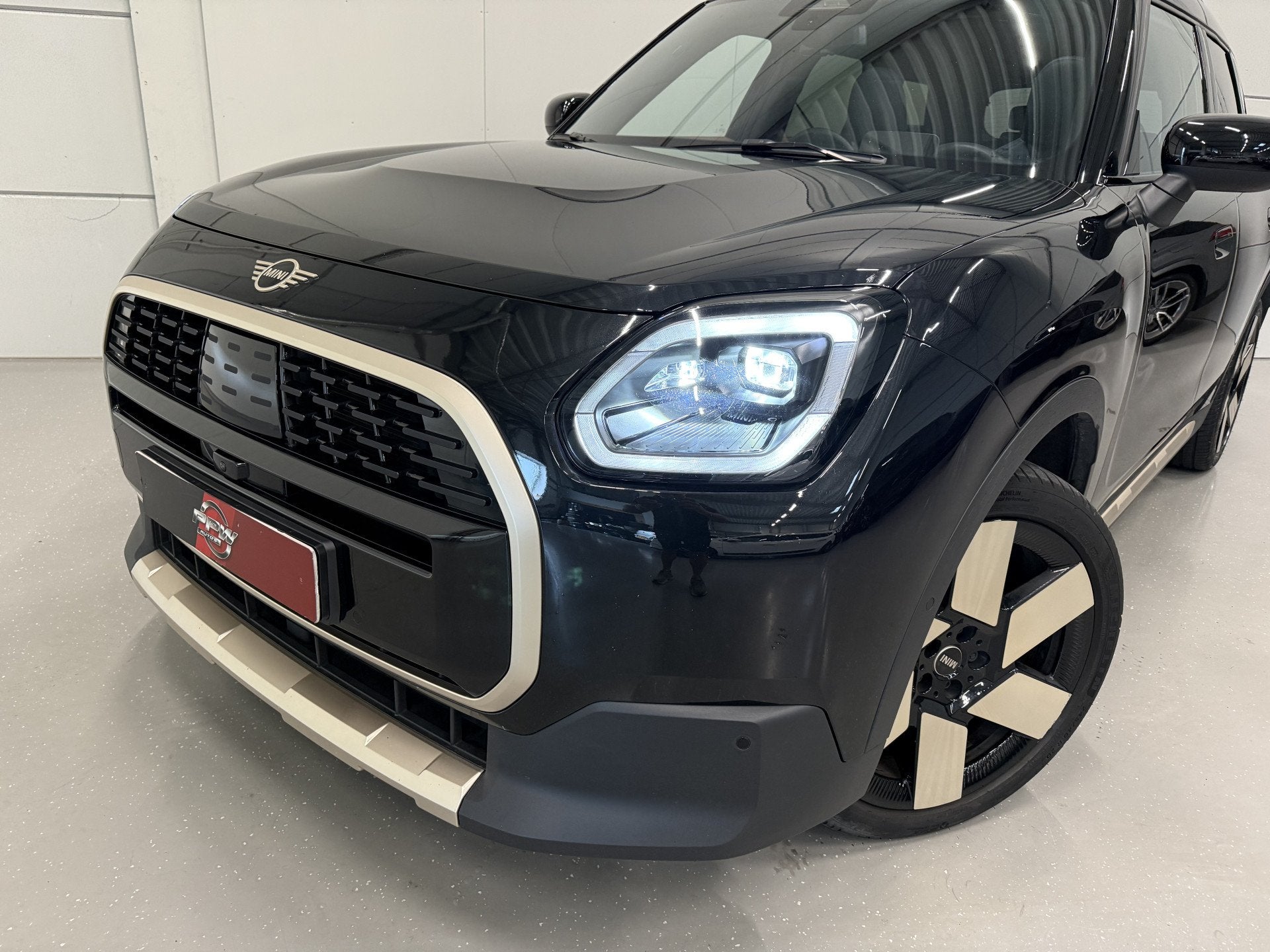 MINI Countryman 1.5 C JCW Favoured PANO/20"/JCW DARK-PETROL, Gebruikt, Met garantie (alle), Zwart, Leder