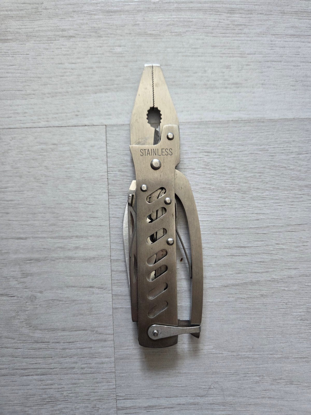 Roestvrijstalen multitool met tang en mes, Ophalen of Verzenden, Gebruikt, Multitool, Overige merken