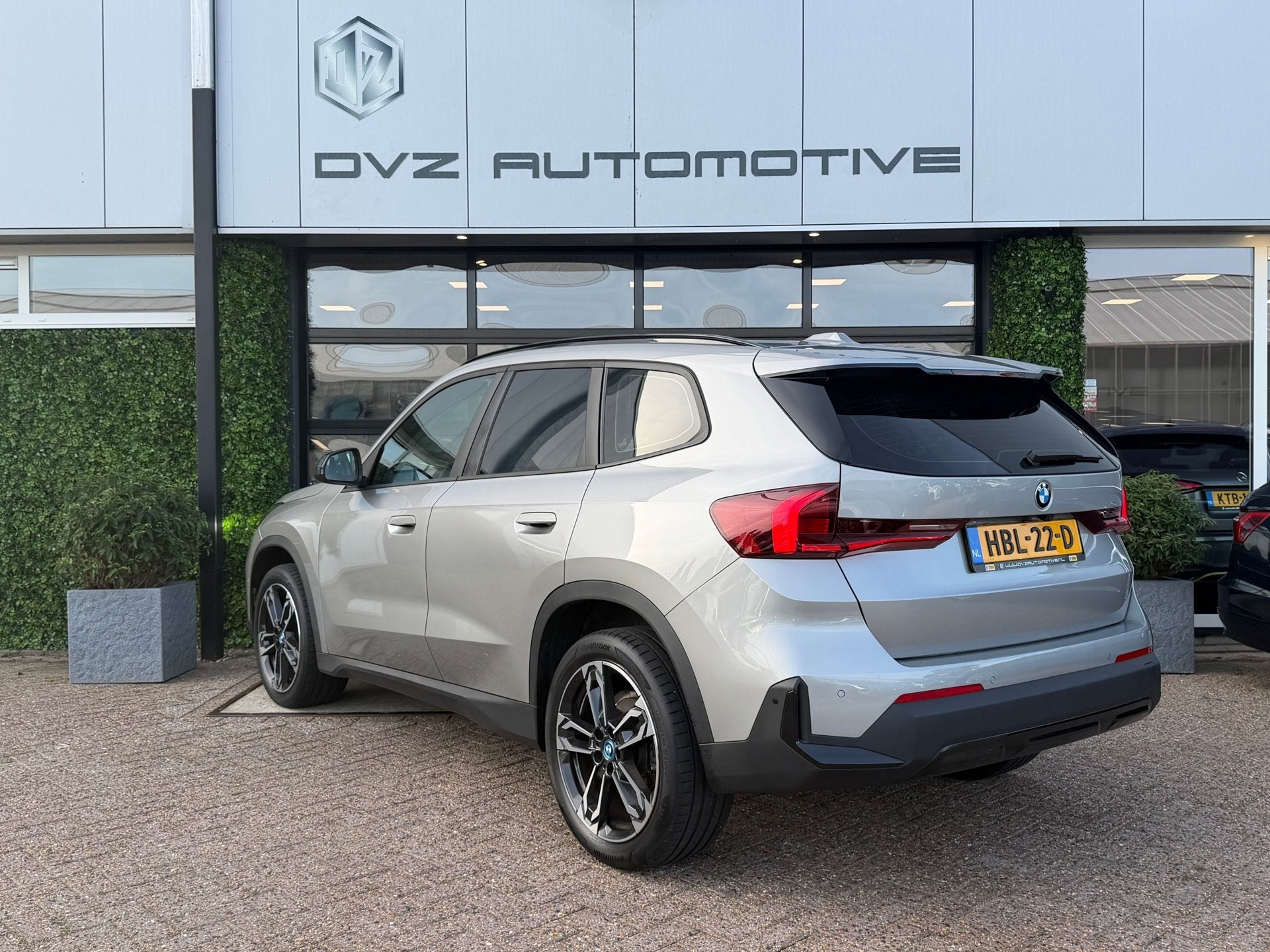 BMW X1 SDrive18i 136PK Aut. | Camera | Carplay | 19" M-Sport, Auto's, Dealer onderhouden, 136 pk, Gebruikt, Met garantie (alle)