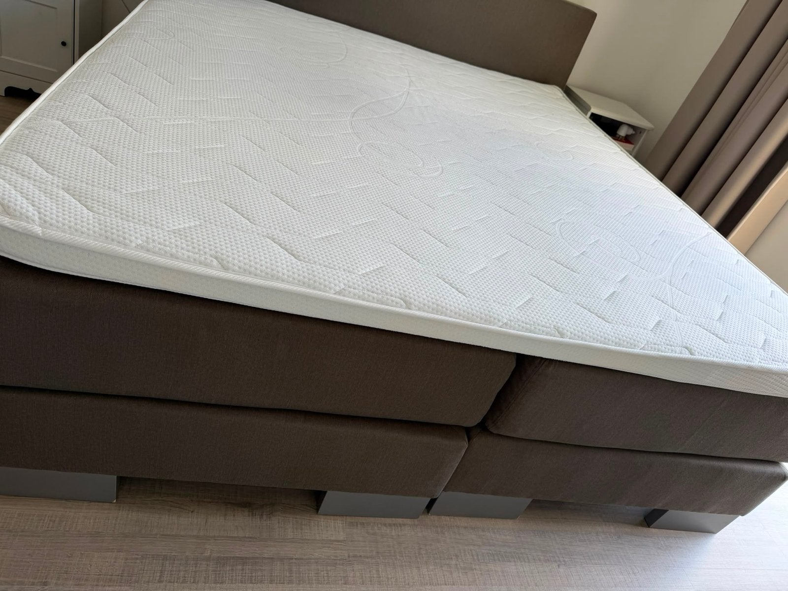 Swiss Sense Boxspringbed 180x200 cm met topper, Ophalen, Gebruikt, Bruin, Tweepersoons