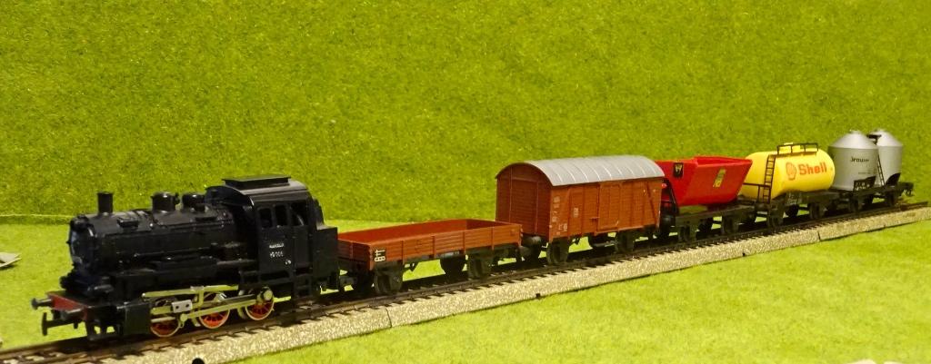 Marklin treinbaan met 3 railovalen en 4 elektrische wissels, Wisselstroom, Ophalen of Verzenden, Analoog, Märklin
