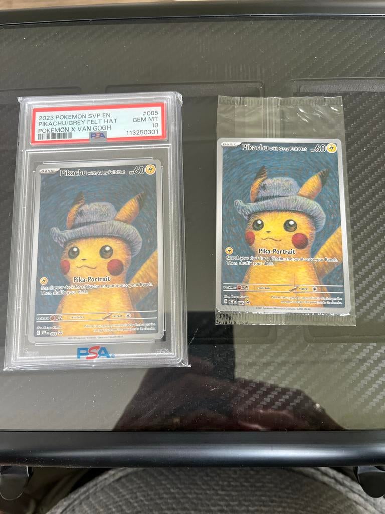 Pikachu with grey felt hat psa 10 en raw, Ophalen of Verzenden, Nieuw, Meerdere kaarten