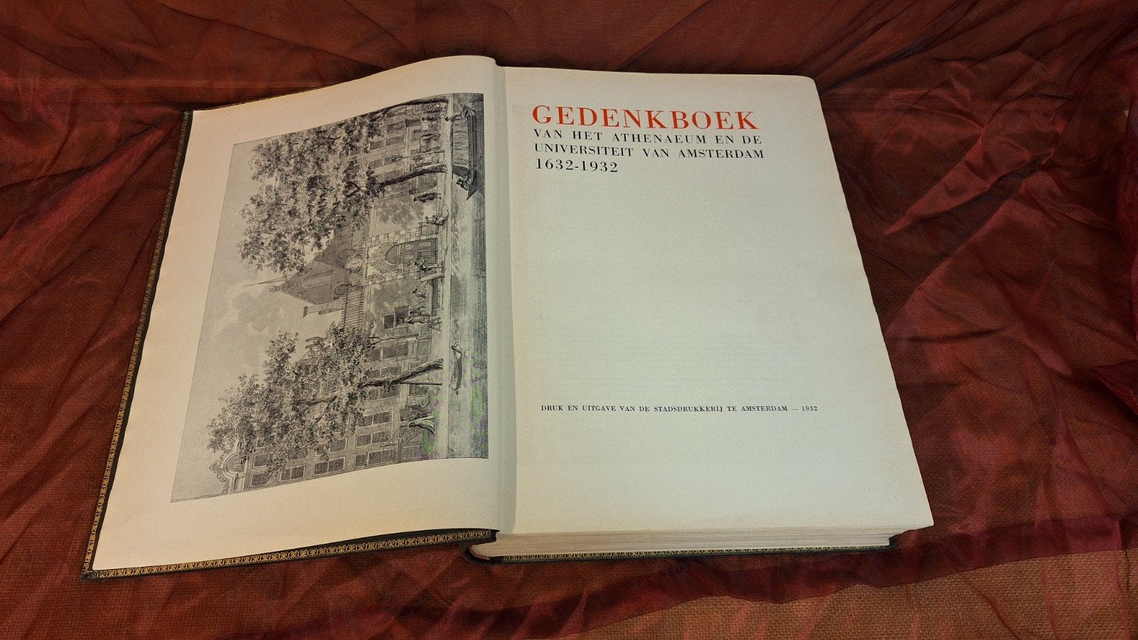 Gedenkboek van Athenaeum en Universiteit Amsterdam uit 1932, Ophalen of Verzenden, Gelezen