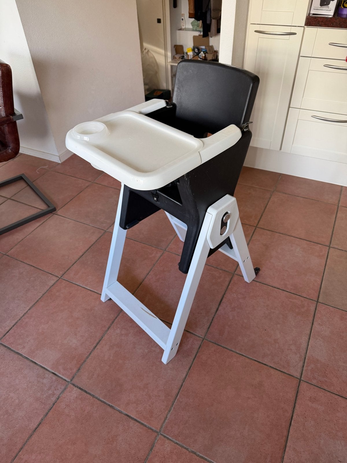 AGE Design Hilo Kinderstoel Zwart/Wit - Meegroeistoel, Kinderen en Baby's, Ophalen, Gebruikt, Meegroeistoel, Afneembaar eetblad