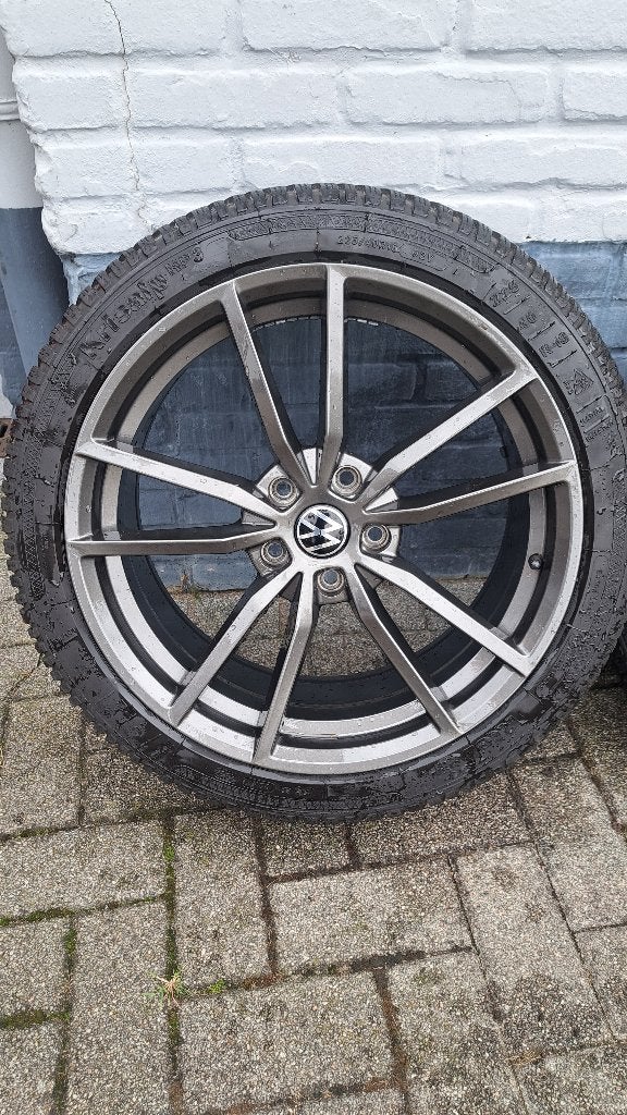 18 inch Pretoria Antrachite winterset 225/40R18 Golf / Caddy, 18 inch, Gebruikt, Banden en Velgen, Kleber