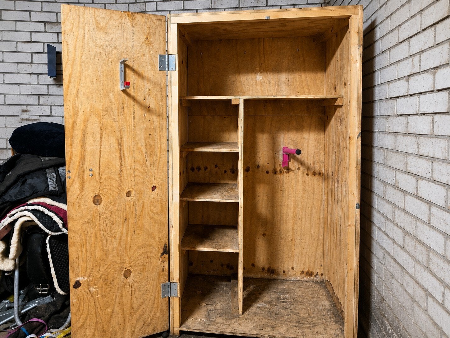 Stevige multiplex zadelkast - H 2.00m x B 1.00m x D 0.72m, Dieren en Toebehoren, Ophalen