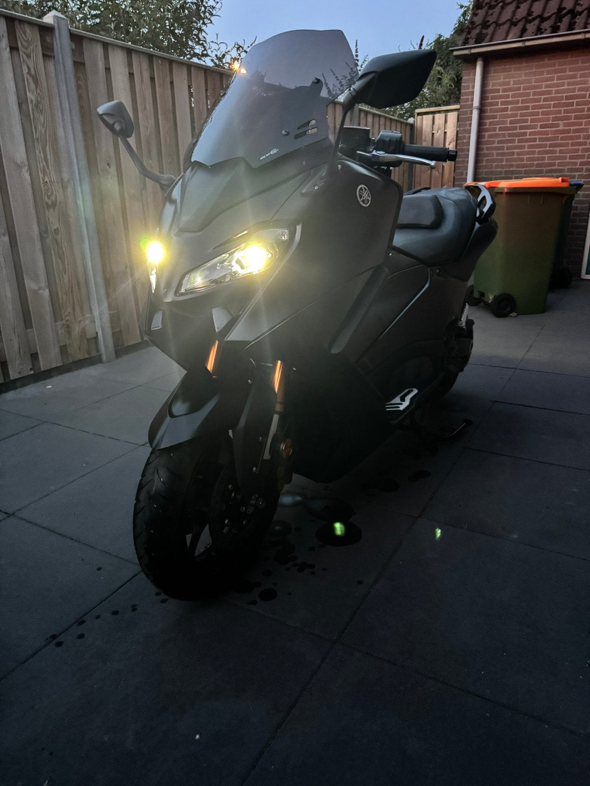 Yamaha TMAX 560 Tech MAX 2023 Akrapovič, Handvatverwarming, 562 cc, Gebruikt, Particulier