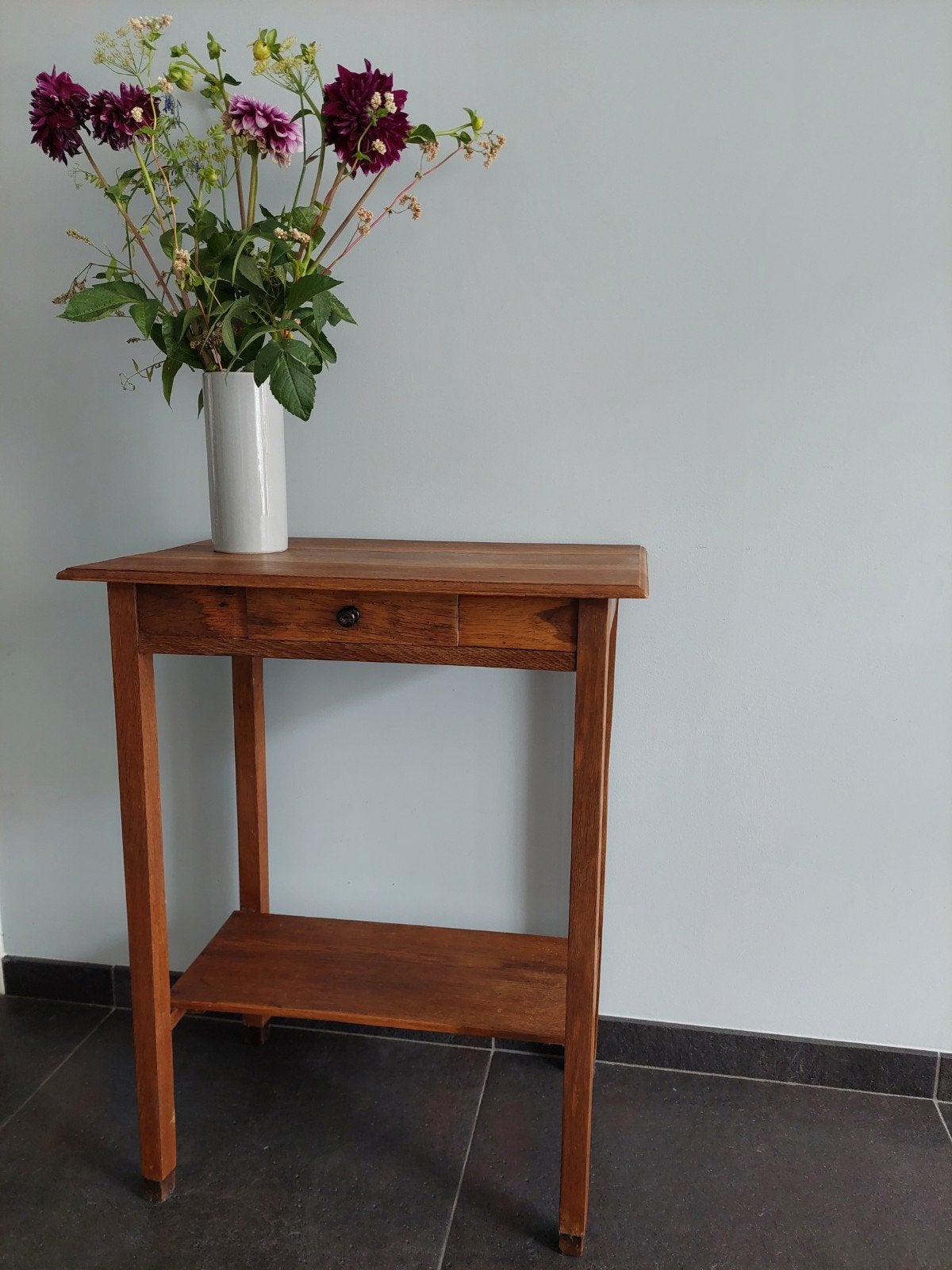 Vintage houten bijzettafel met lade en plank, Ophalen