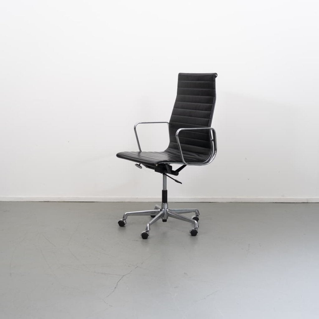 Vitra Eames EA 119 Bureaustoel Zwart Leer - Chroom, Niet ingevuld, Zo goed als nieuw, Niet ingevuld, Niet ingevuld