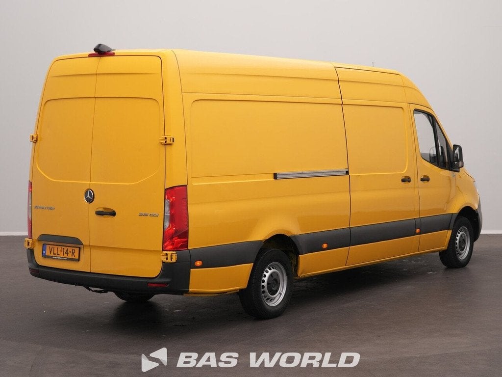 Mercedes Sprinter L3H2 Euro 6 Airco Cruise NIET DHL! MBUX Ca, Auto's, Automaat, Gebruikt, Euro 6, 4 cilinders