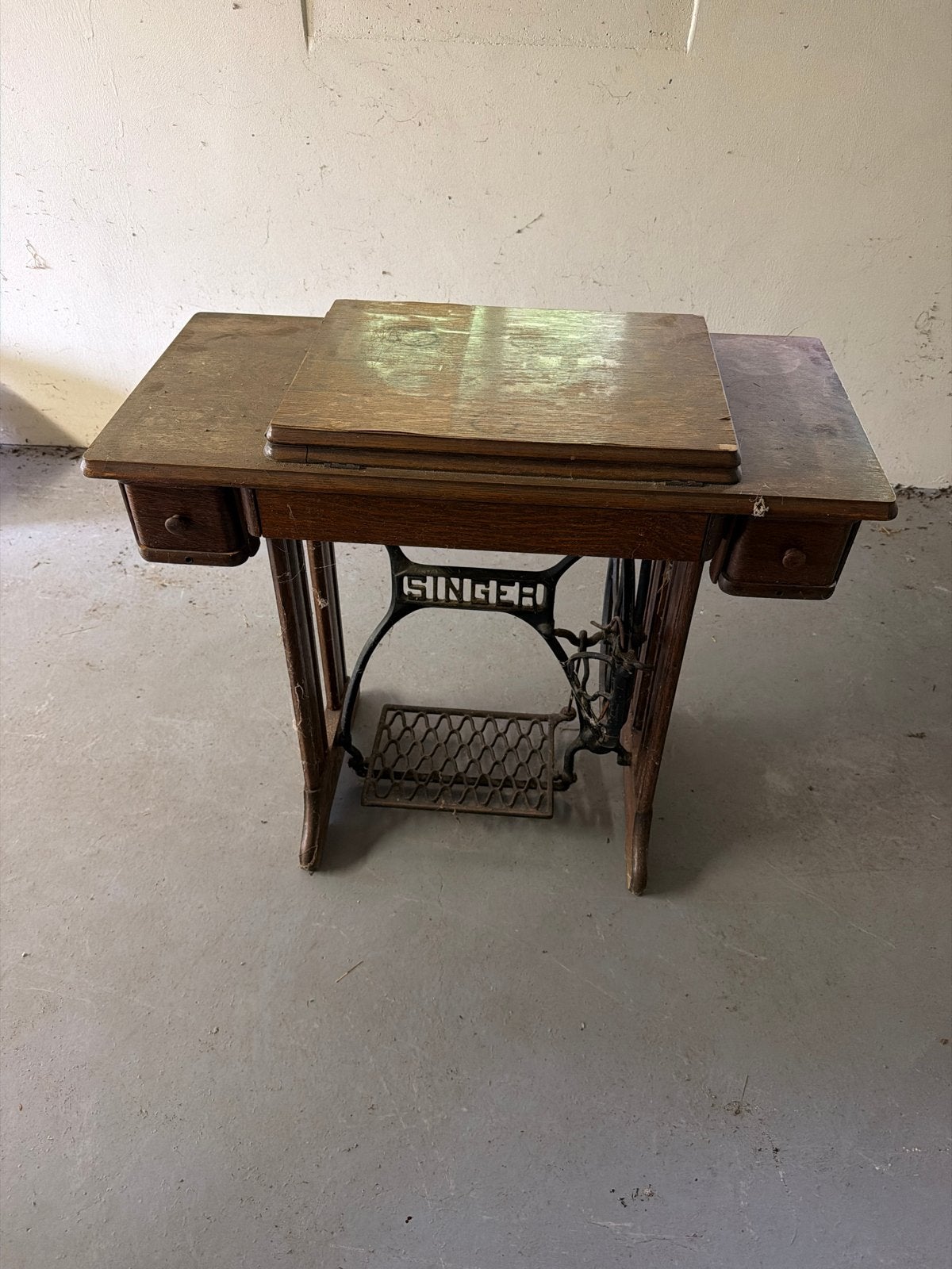 Antieke Singer Naaimachine met Houten Tafel, Antiek en Kunst, Antiek | Naaimachines, Ophalen