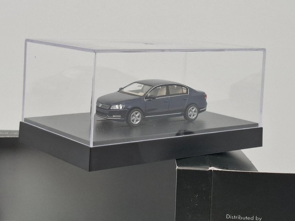 VW Passat (blauw) - Wiking 1/87, Hobby en Vrije tijd, Modelauto's | 1:87, Zo goed als nieuw, Auto, Wiking, Verzenden