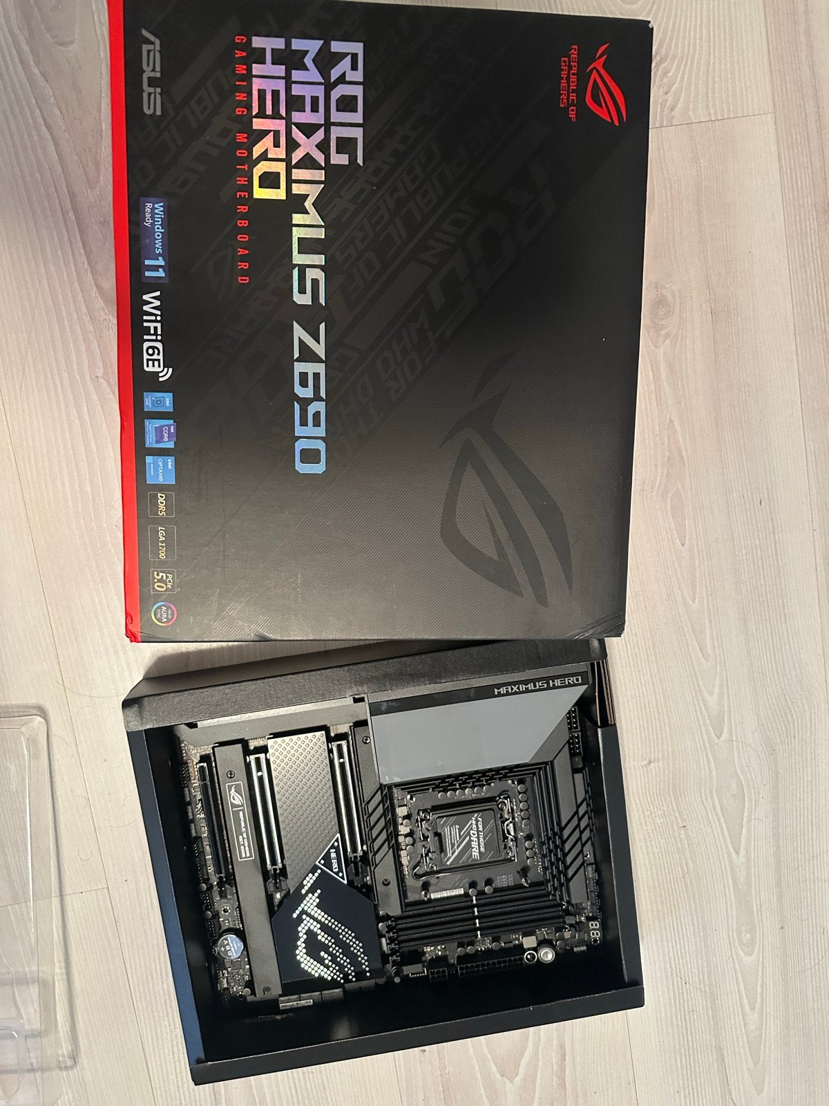 ASUS ROG Maximus Z690 Hero Moederbord - ZGAN, Ophalen of Verzenden, Zo goed als nieuw, Intel, DDR5