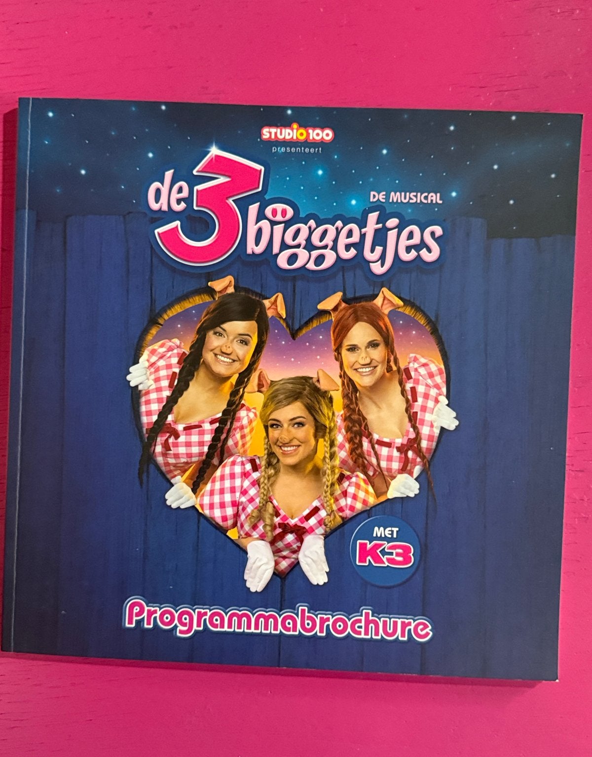 K3 De 3 Biggetjes Musical Programmaboekje (Zeldzaam), Ophalen of Verzenden, Zo goed als nieuw