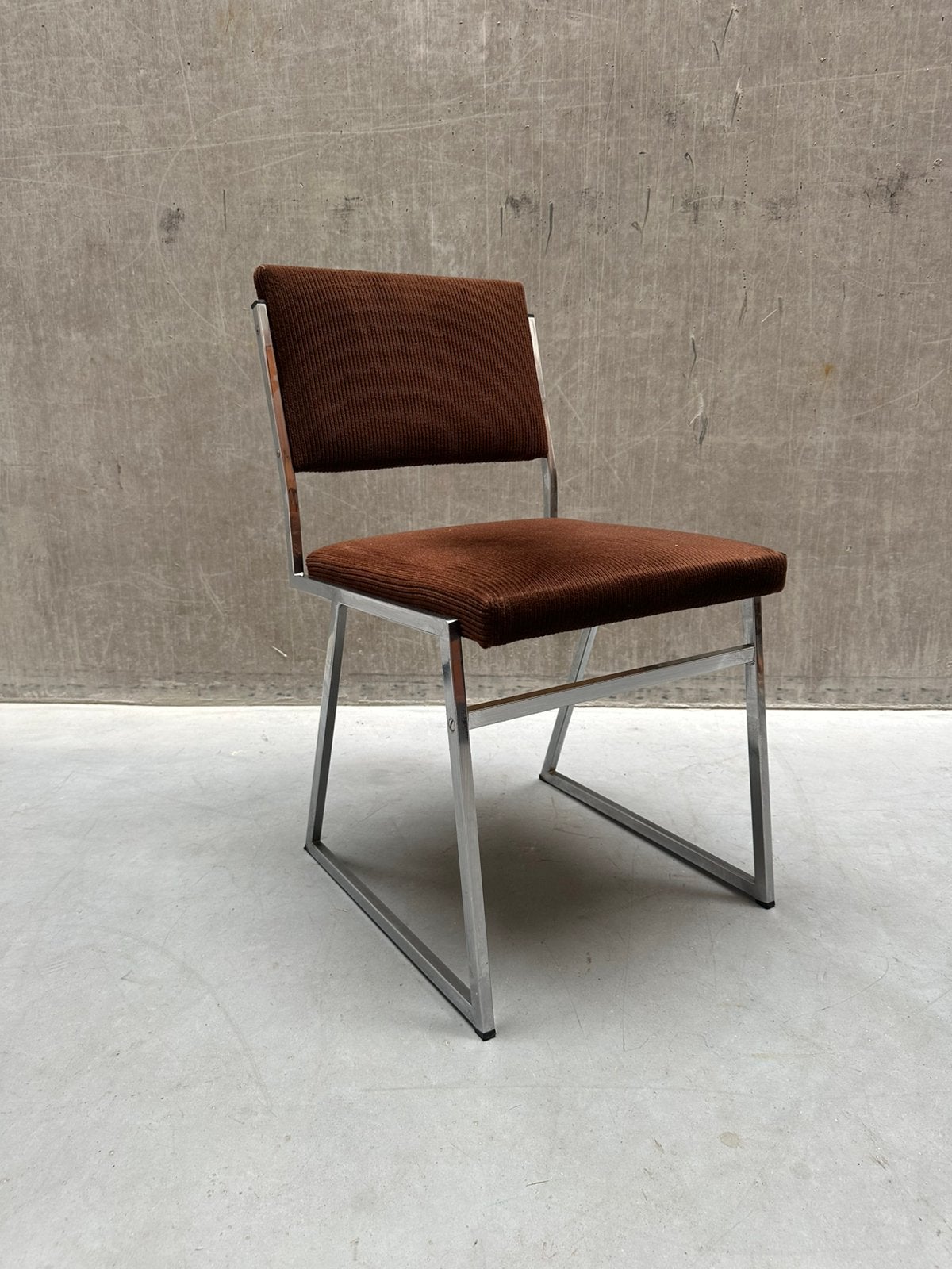Vintage stoel met chromen frame en bruine rib stof, Ophalen, X, Bruin, Zo goed als nieuw