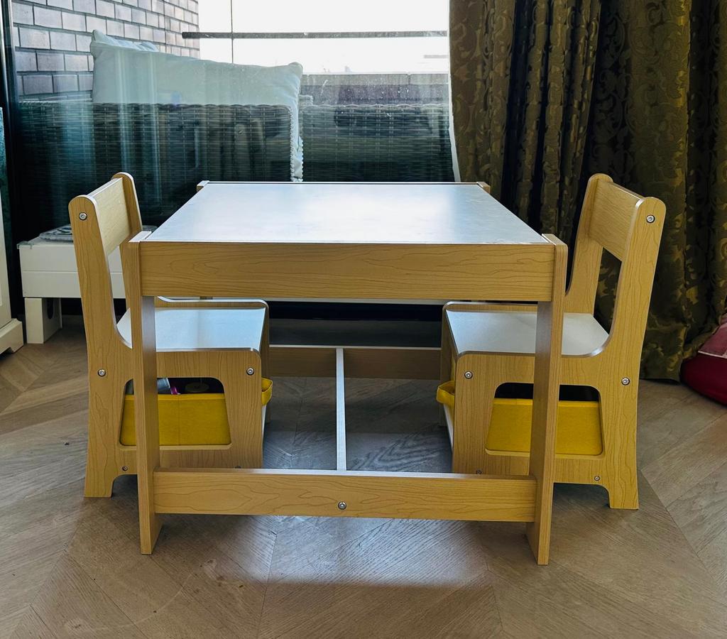Toddler table with 2 chairs, Kinderen en Baby's, Kinderkamer | Tafels en Stoelen, Ophalen, Gebruikt, Tafel(s) en Stoel(en)