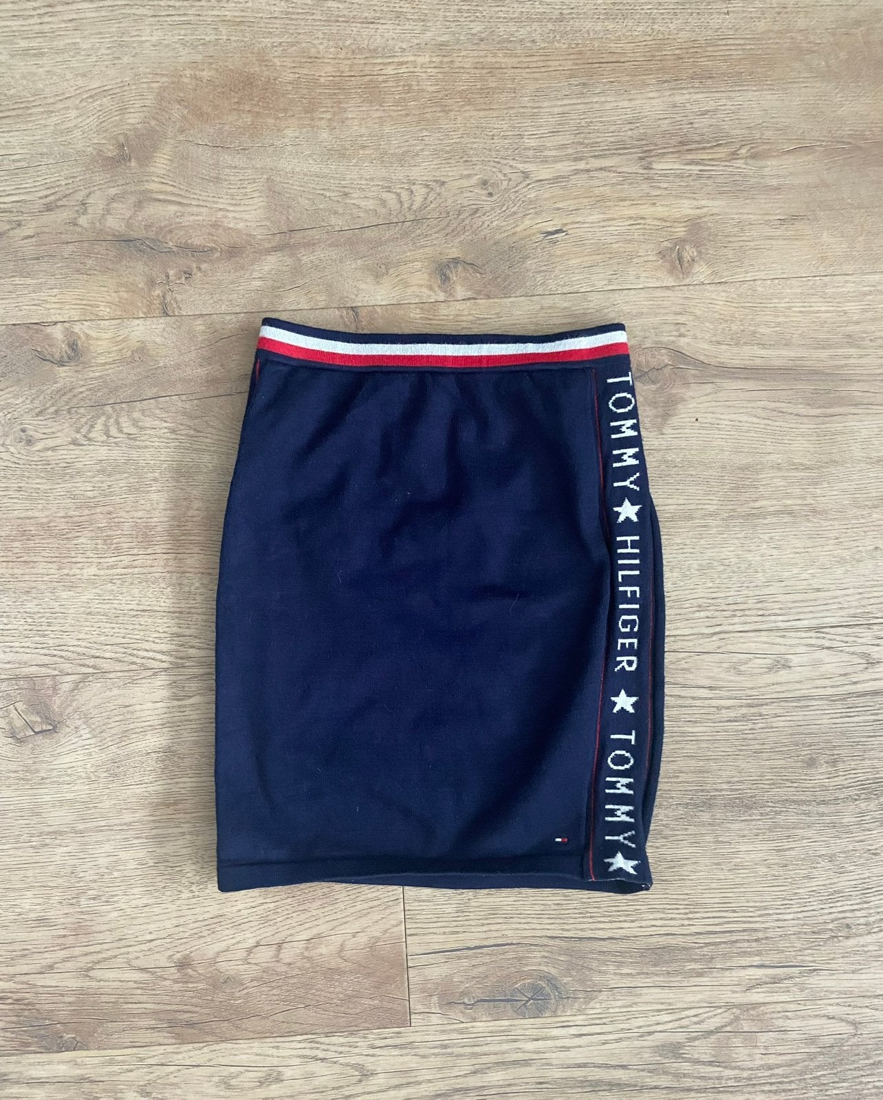 Tommy Hilfiger kort rokje blauw met logo maat 116 (5-6 jaar), Kinderen en Baby's, Kinderkleding | Maat 116, Jurk of Rok, Verzenden