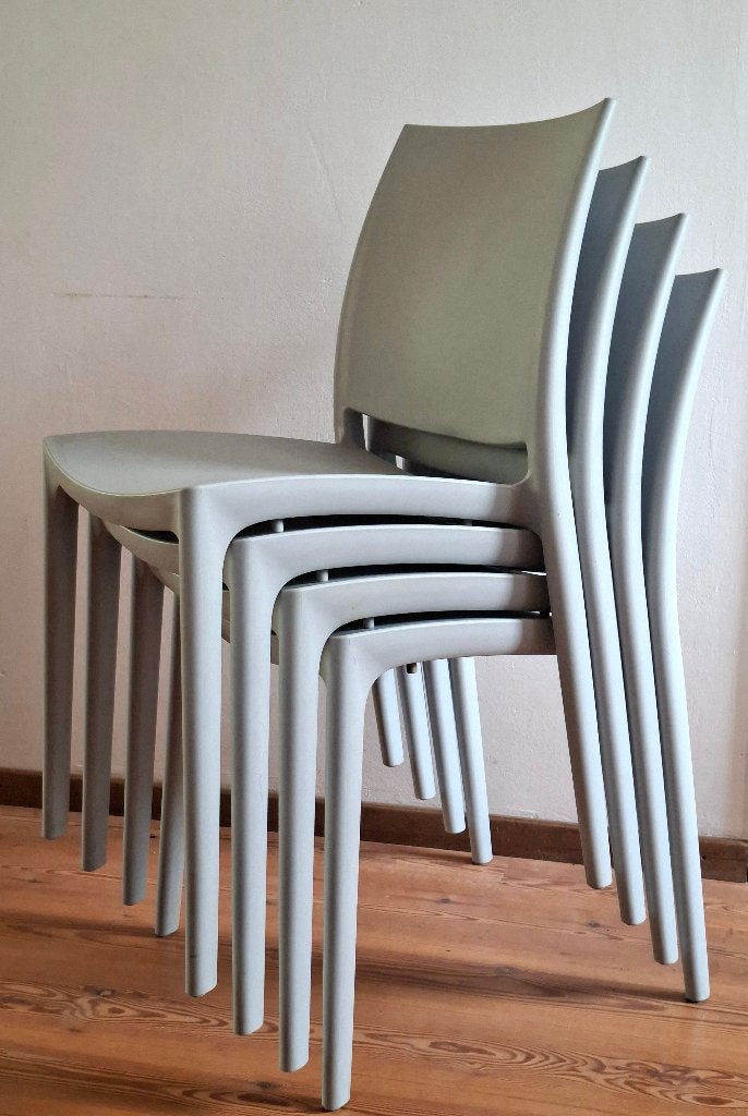 Zes Maya stoelen lichtgrijs eetkamer, tuin, bistro etc zgan, Ophalen, Kunststof, Stijlvol, Zo goed als nieuw