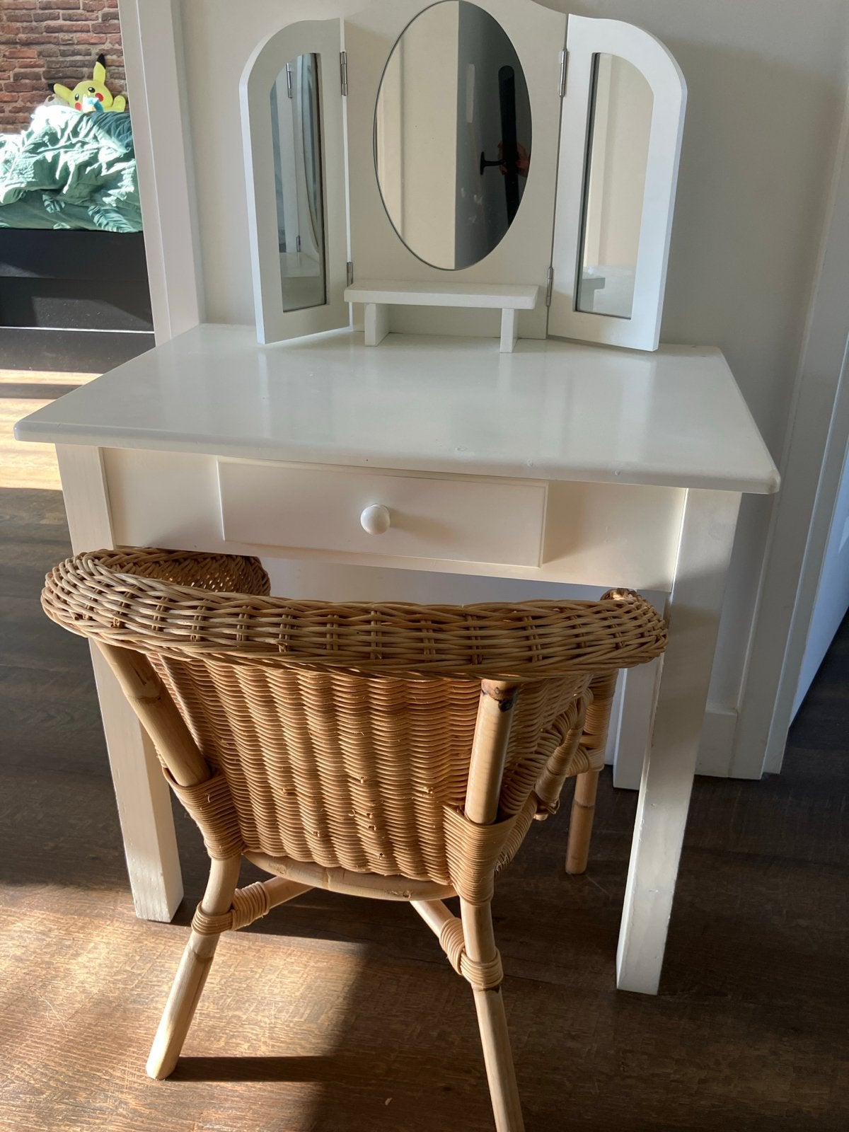 Witte kaptafel met spiegel en rieten stoel kinderkamer, Ophalen, Gebruikt