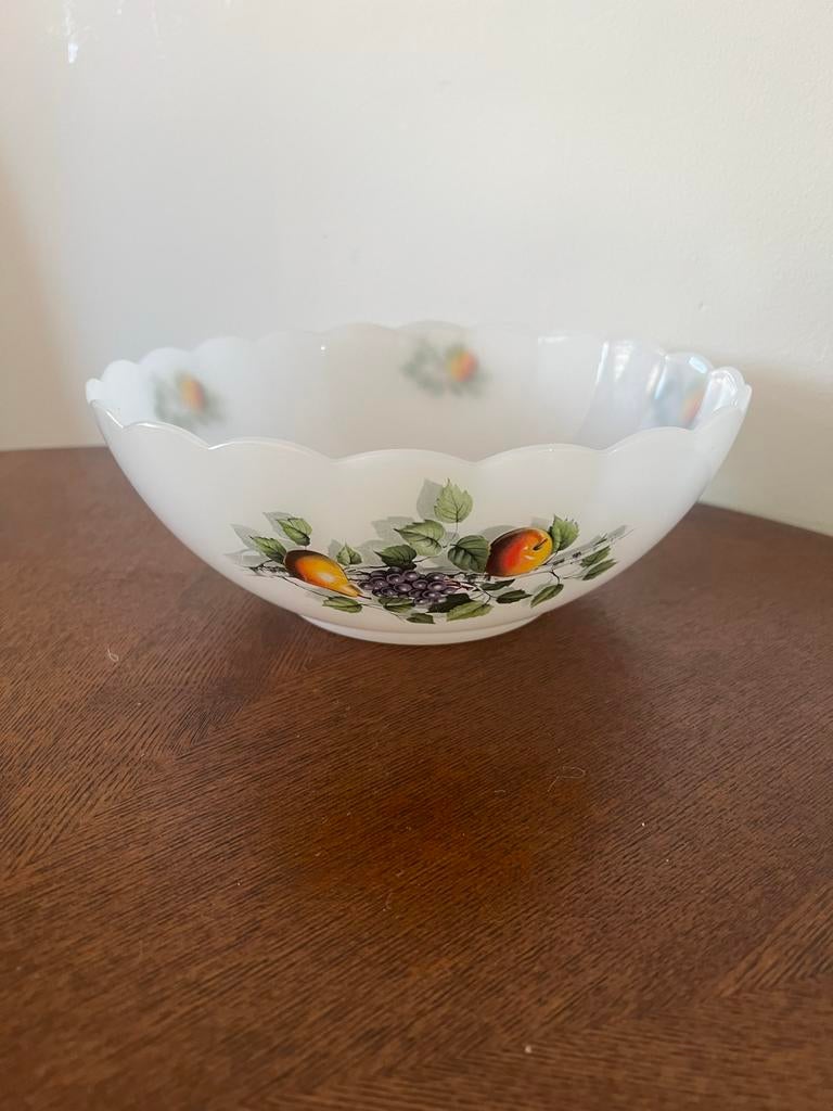 Vintage Opale Glazen Fruitschaal met Golvende Rand, Schaal, Rond, Ophalen of Verzenden, Glas