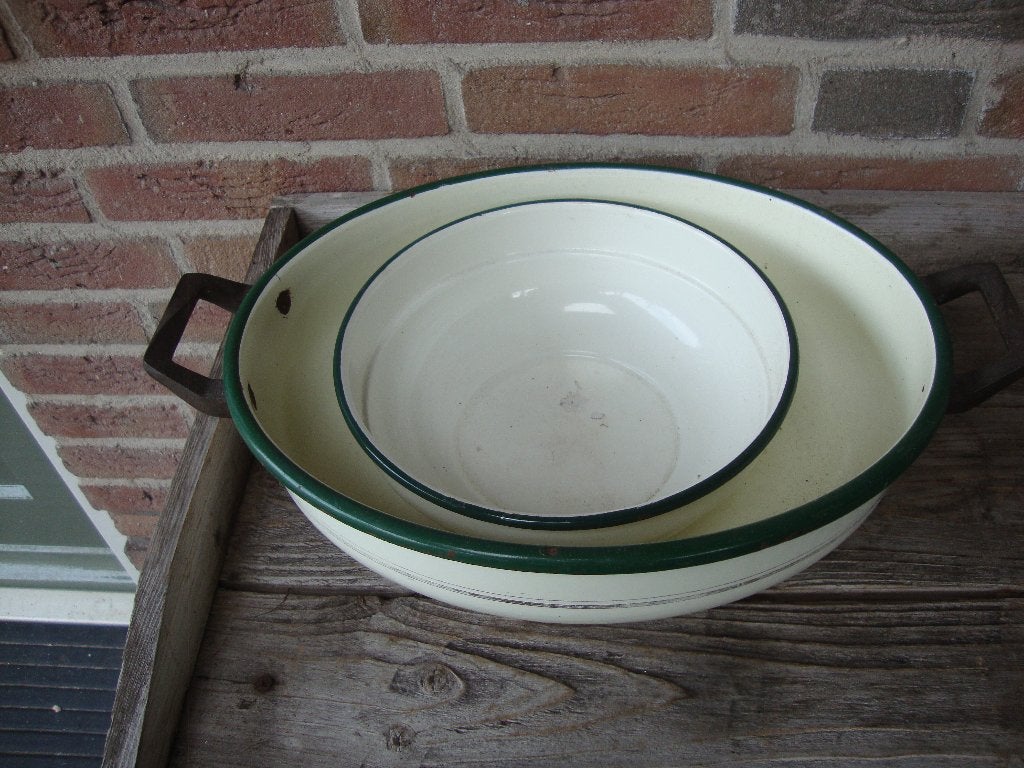 Beige  emaille afwasteiltje   en schaal met groene rand, Ophalen