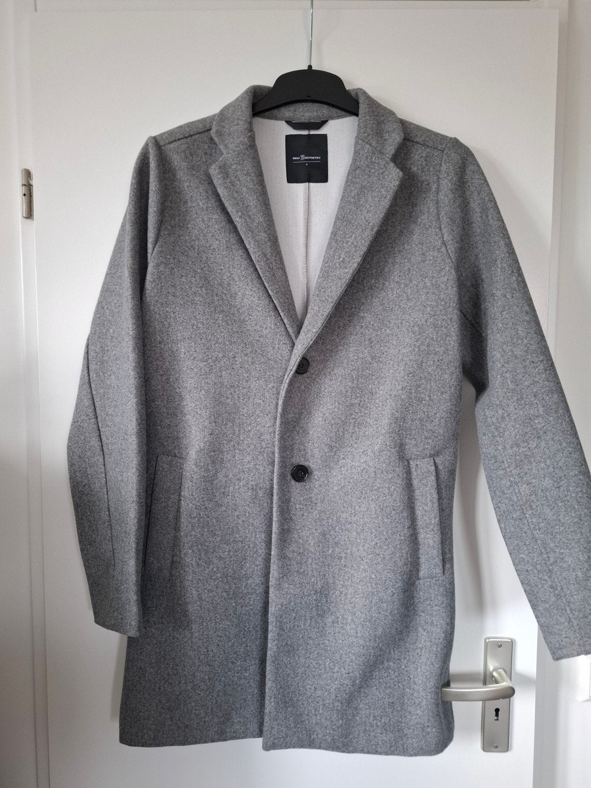 Grijze jas van Daily Aesthetikz, maat S, Kleding | Heren, Ophalen of Verzenden, Zo goed als nieuw, Daily Aesthetikz, Grijs