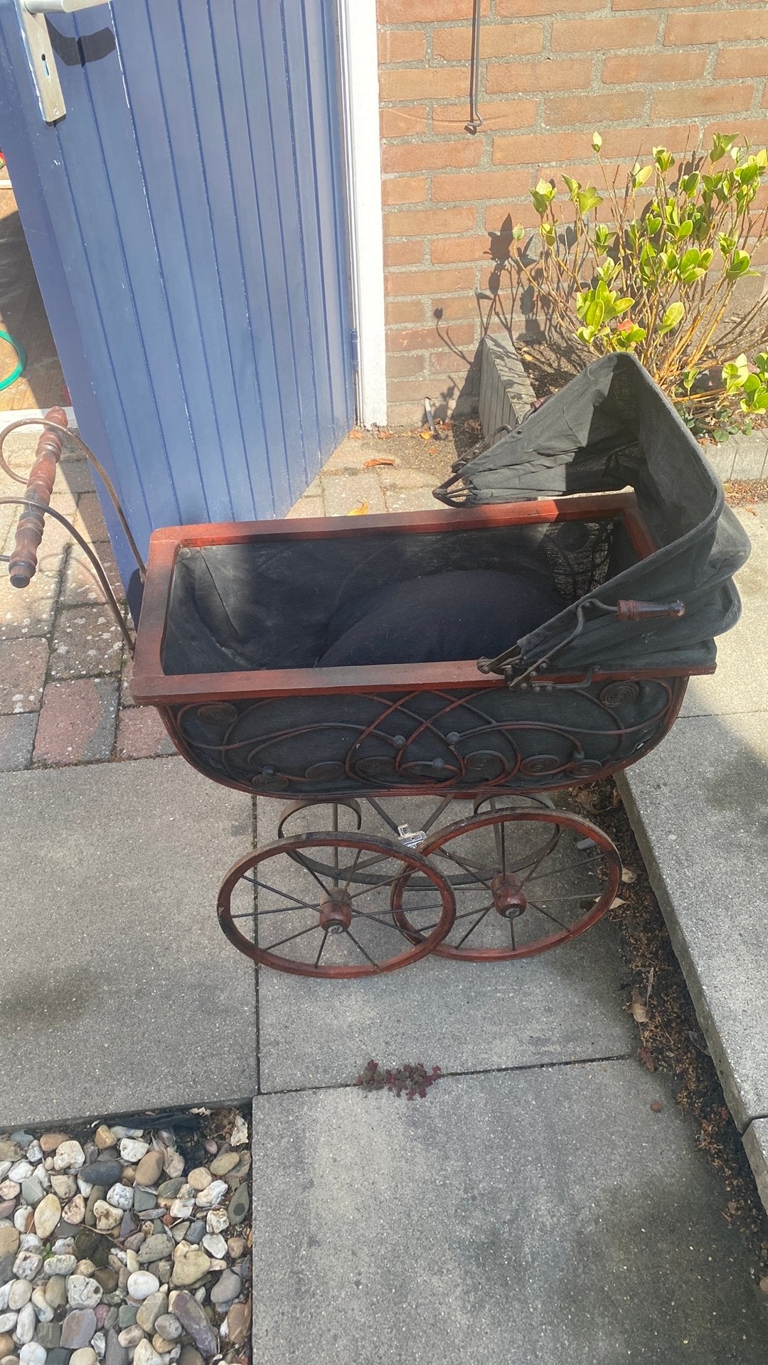 Oude poppenwagen, Ophalen