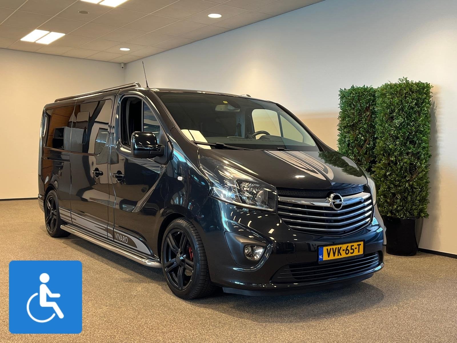 Opel Vivaro L2H1 Rolstoelbus 2+1 of 5+0 opstelling - 2x zijs, Auto's, 12 maanden, 125 pk, Gebruikt, Zwart